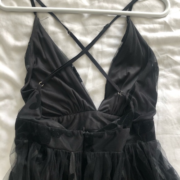 Long dress tulle overlay with velvet flowers - Picture 2 of 3